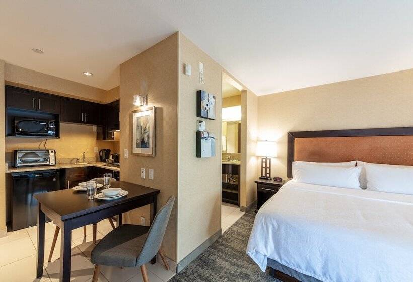 سوییت, Holiday Inn Express & Suites Riverport Richmond, An Ihg