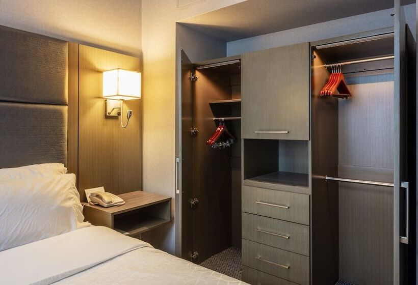 سوییت, Holiday Inn Express & Suites Riverport Richmond, An Ihg