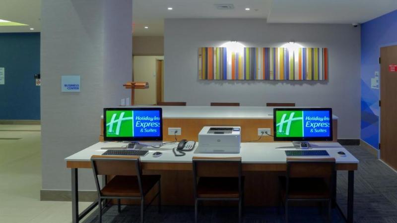 سوییت, Holiday Inn Express & Suites Riverport Richmond, An Ihg