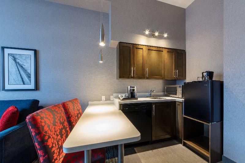 سوییت, Holiday Inn Express & Suites Riverport Richmond, An Ihg