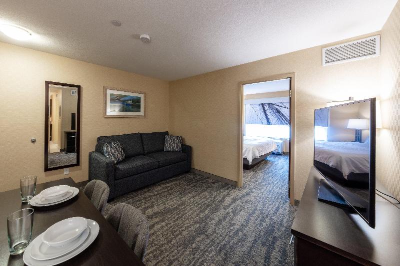 سوییت, Holiday Inn Express & Suites Riverport Richmond, An Ihg