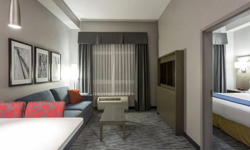 سوئیت اجرایی با تخت کینگ, Holiday Inn Express & Suites Riverport Richmond, An Ihg