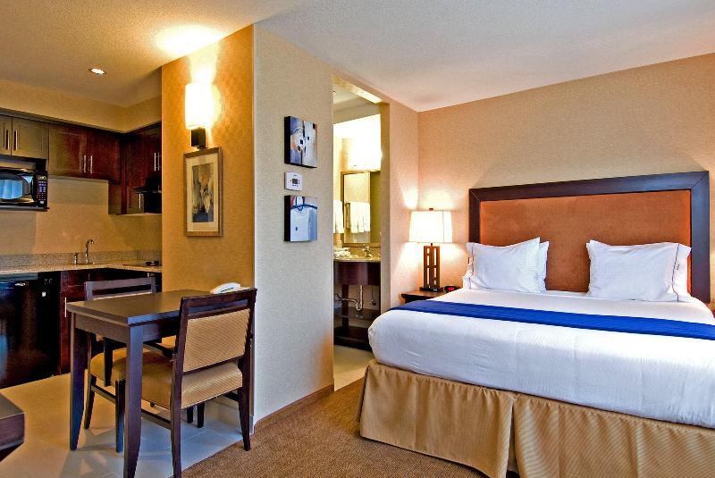 اتاق استاندارد با تخت بزرگ, Holiday Inn Express & Suites Riverport Richmond, An Ihg