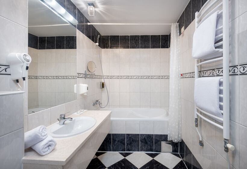 اتاق راحتی با چشم‌انداز دریا, Hunguest Hotel Sun Resort