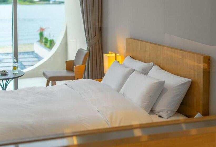 اتاق استاندارد با چشم‌انداز دریاچه, Gapyeong Hotel Suiteian