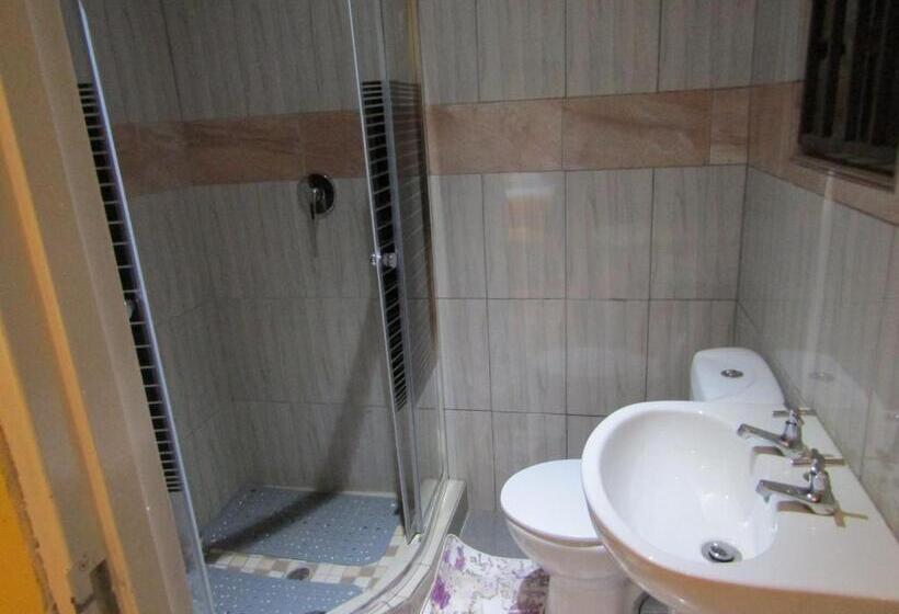 Quarto Standard Cama King, Phomolong Guest House Soweto