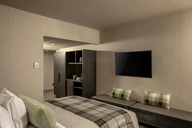带大床的标准间, Peaks Hotel And Suites