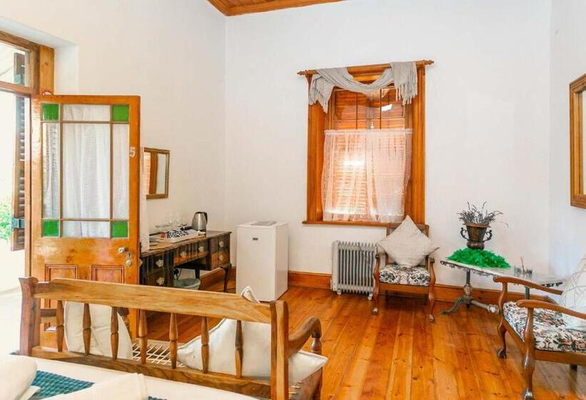 Номер Стандарт, Ravenscliff Manor