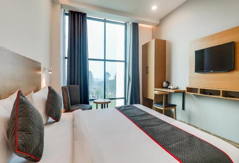 Трехместный Номер Стандарт Вид на Сад, Super Townhouse Jashn