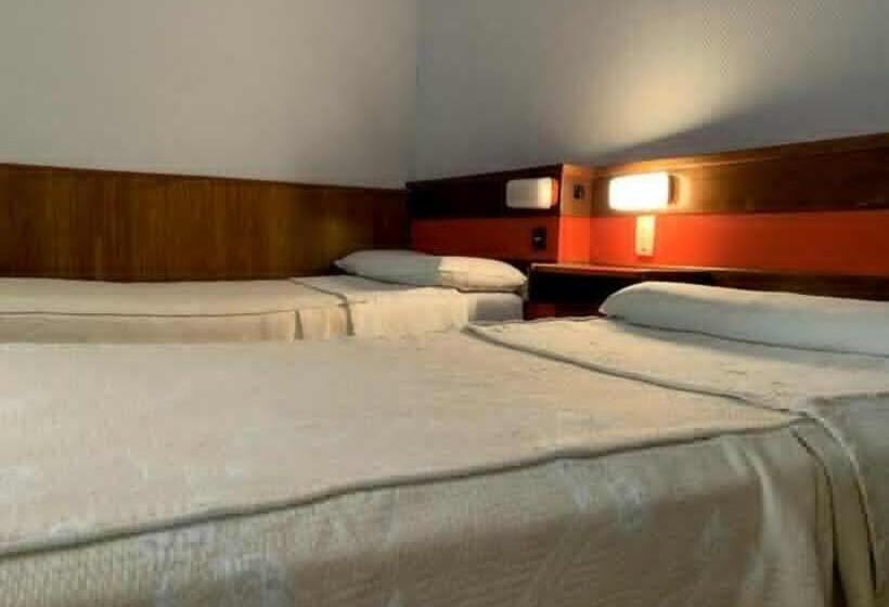 اتاق استاندارد چهار تخته, Palace Hotel Mendoza