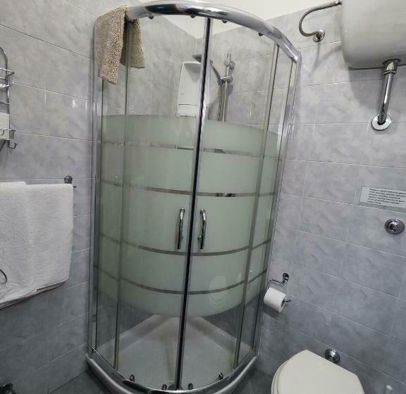 اتاق استاندارد چهارنفره با بالکن, Albergo Primavera
