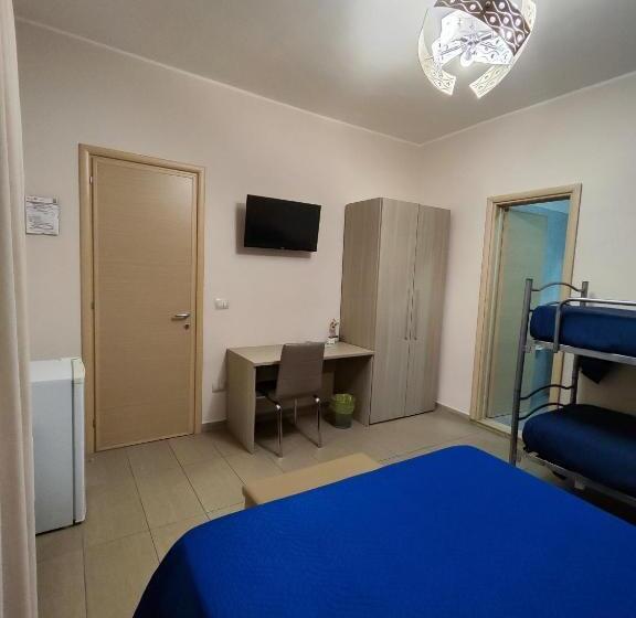 اتاق استاندارد چهارنفره با بالکن, Albergo Primavera