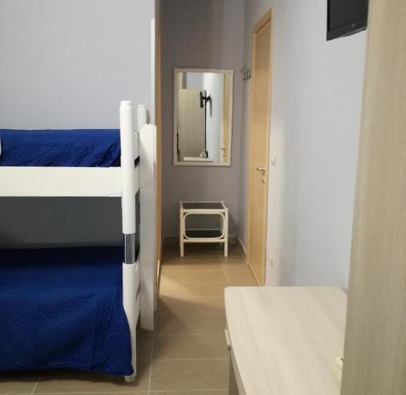 اتاق استاندارد چهارنفره با بالکن, Albergo Primavera