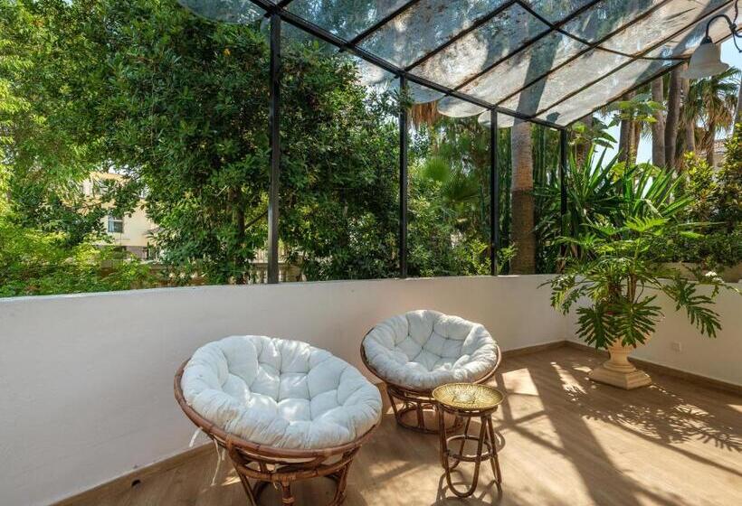 اتاق لوکس, Ciutat Jardi