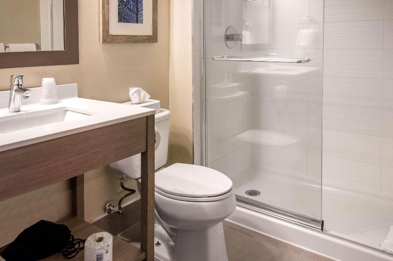 Стандартный Номер Кровать Кинг, Comfort Inn Airport Dorval