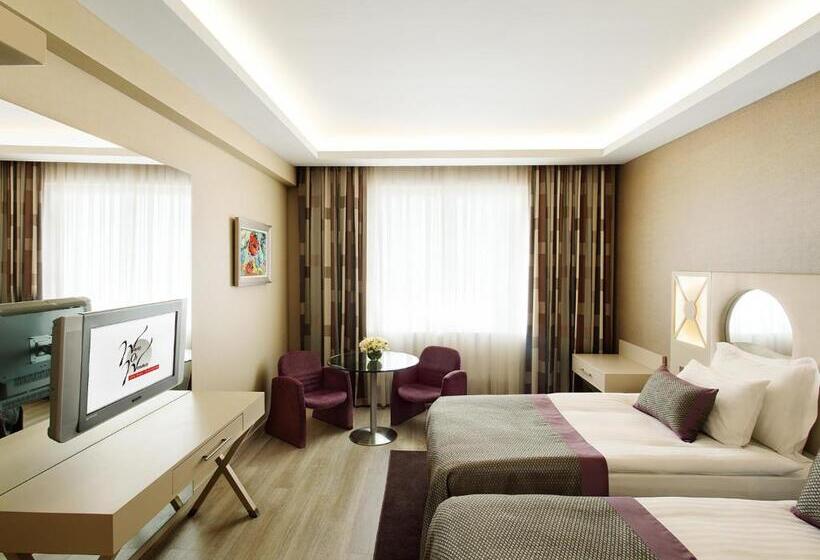 Superior Oda, Wow Istanbul