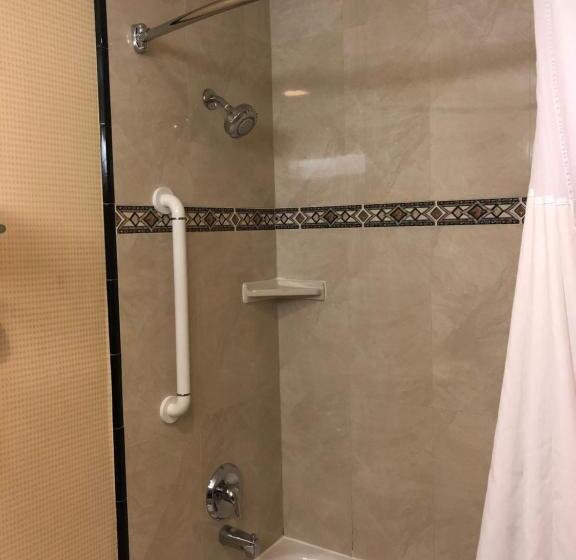 스탠다드 스튜디오, Days Inn & Suites By Wyndham Fort Pierce I95