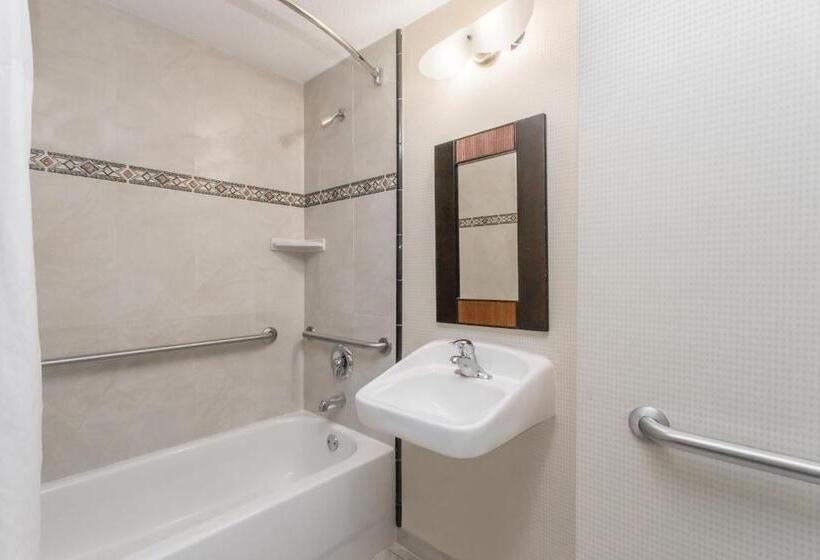 장애인을 위한 스탠다드 룸, Days Inn & Suites By Wyndham Fort Pierce I95