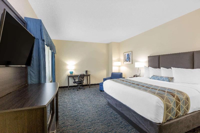 اتاق استاندارد با تخت بزرگ, Baymont By Wyndham Des Moines Airport