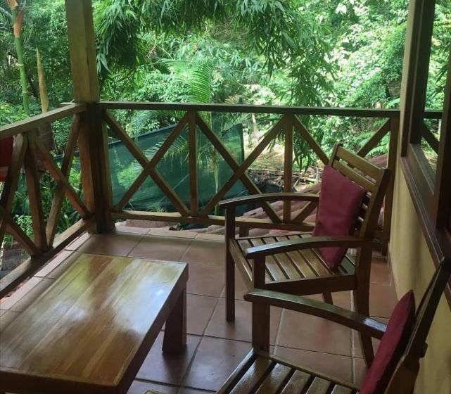 اتاق استاندارد با چشم‌انداز استخر, Esencia Hotel And Villas