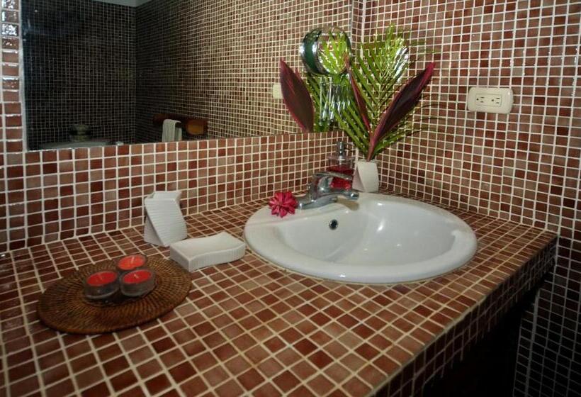 اتاق استاندارد با چشم‌انداز استخر, Esencia Hotel And Villas