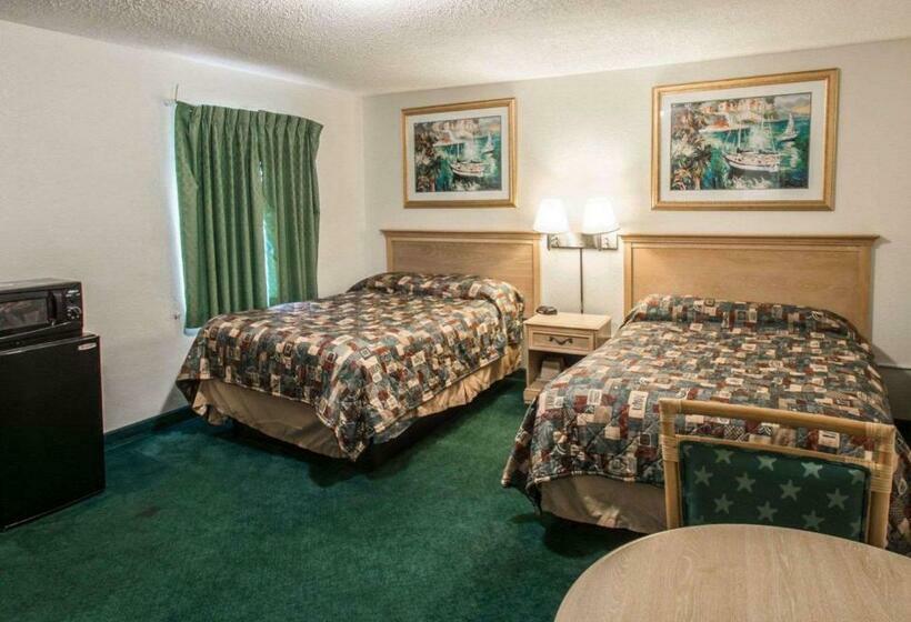 חדר סטנדרט שתי מיטות זוגיות, Rodeway Inn Fort Pierce Us Highway 1