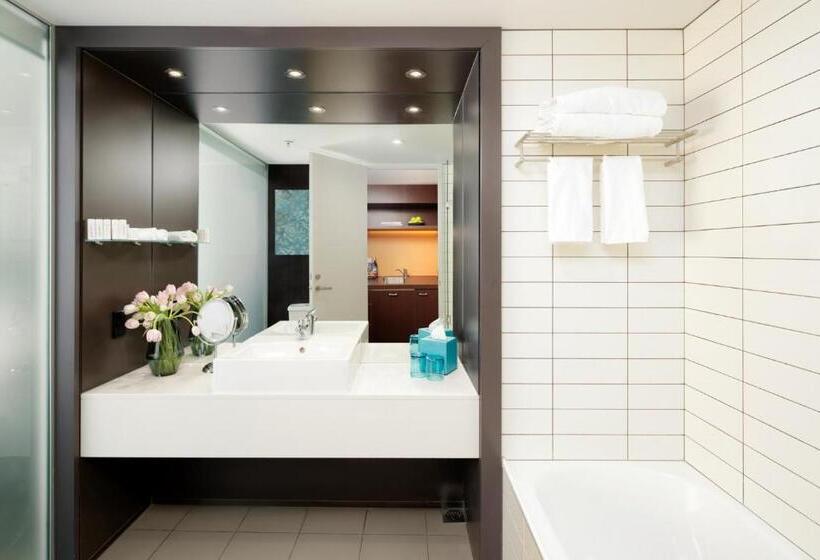 اتاق سوپریور با تخت بزرگ, Rydges Wellington