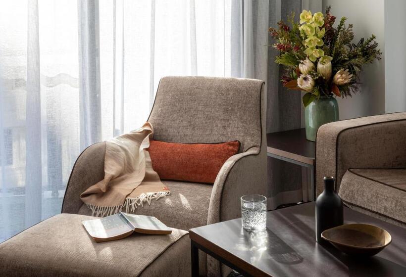 اتاق لوکس با بالکن, Rydges Wellington