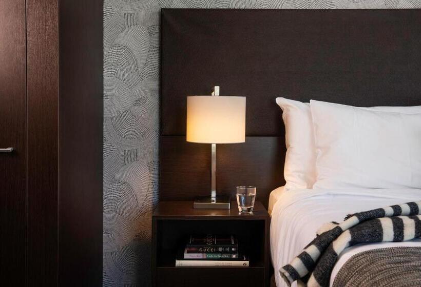اتاق لوکس با بالکن, Rydges Wellington