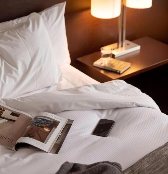 اتاق اجرایی با مشاهده, Rydges Wellington