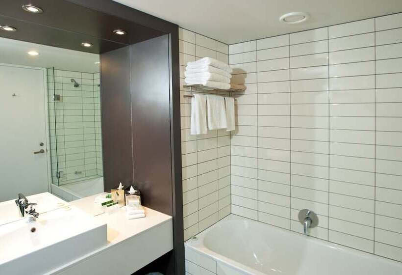 اتاق لوکس با چشم‌انداز, Rydges Wellington