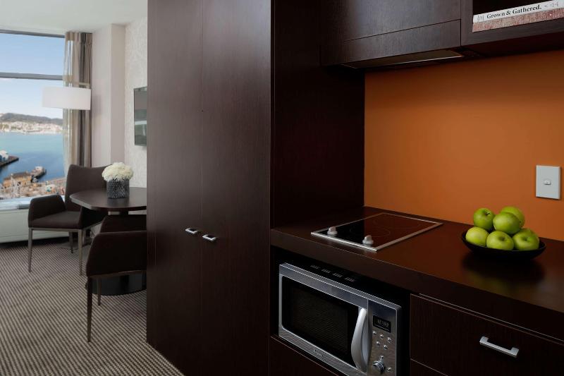 اتاق لوکس با چشم‌انداز, Rydges Wellington