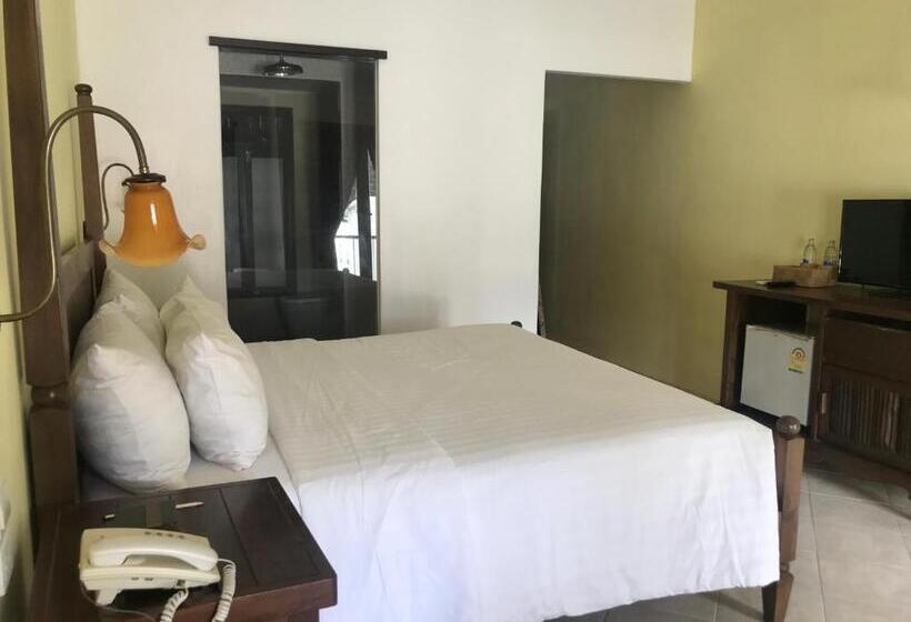 اتاق لوکس با تخت بزرگ, Ao Nang Colors Hotel   Aonang Beach