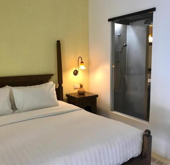 اتاق لوکس با تخت بزرگ, Ao Nang Colors Hotel   Aonang Beach