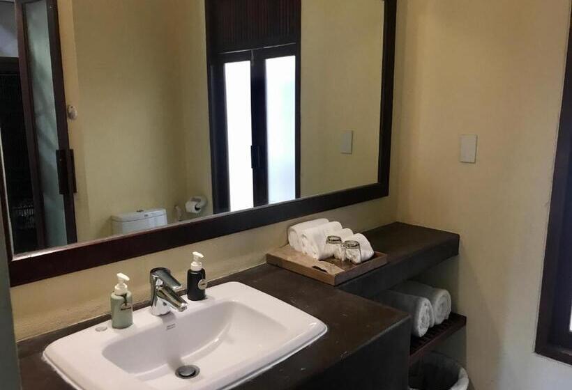 سوئیت با بالکن, Ao Nang Colors Hotel   Aonang Beach