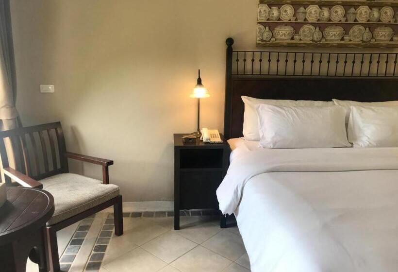 سوئیت با بالکن, Ao Nang Colors Hotel   Aonang Beach