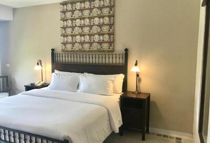 سوئیت با بالکن, Ao Nang Colors Hotel   Aonang Beach