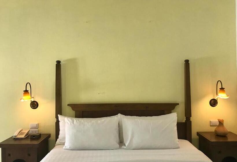اتاق لوکس با تخت بزرگ, Ao Nang Colors Hotel   Aonang Beach