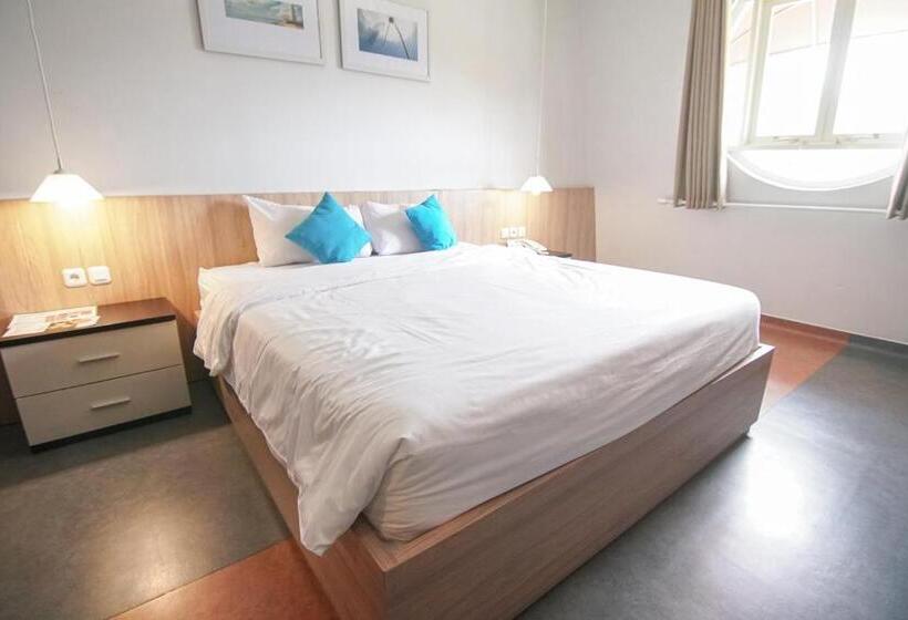 Quarto Deluxe, Kapal Garden Hotel Malang