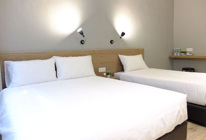 Семейный Номер, Square Inn