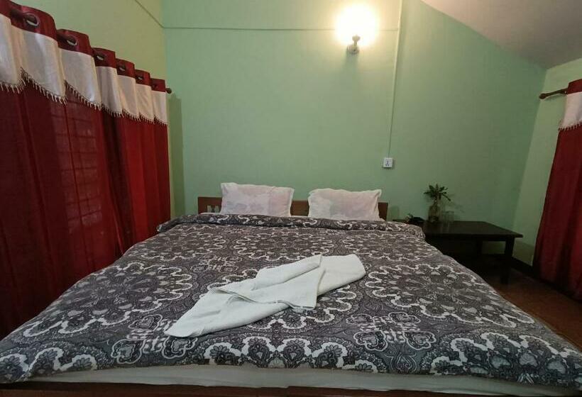 اتاق استاندارد, Crocodile Safari Camp
