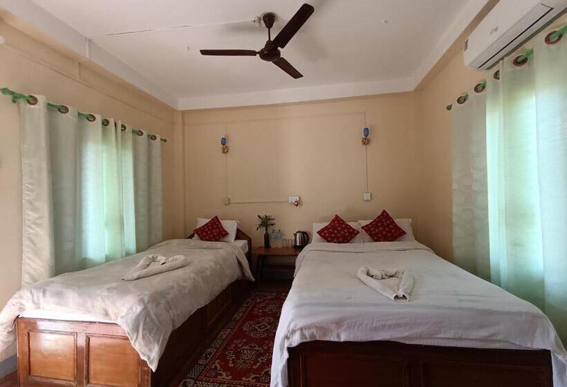 اتاق استاندارد با 2 تخت دوبل, Crocodile Safari Camp