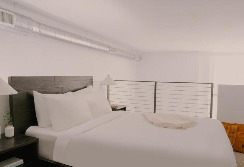 Quarto Estandar, Sonder The Witherspoon