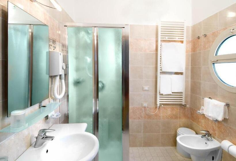 Трехместный Номер Deluxe, Bristol