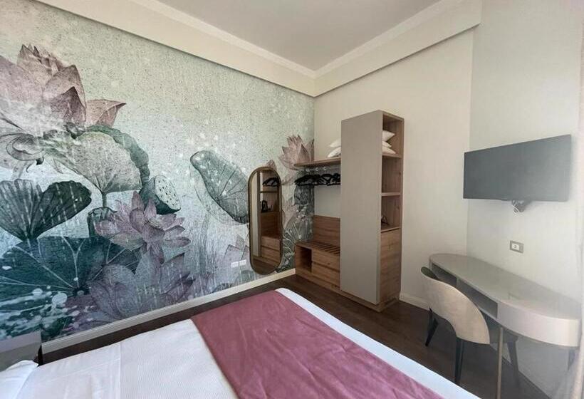 اتاق اساندارد با چشم‌انداز جانبی به دریا, Lolli Palace