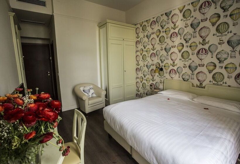اتاق اساندارد با چشم‌انداز جانبی به دریا, Lolli Palace