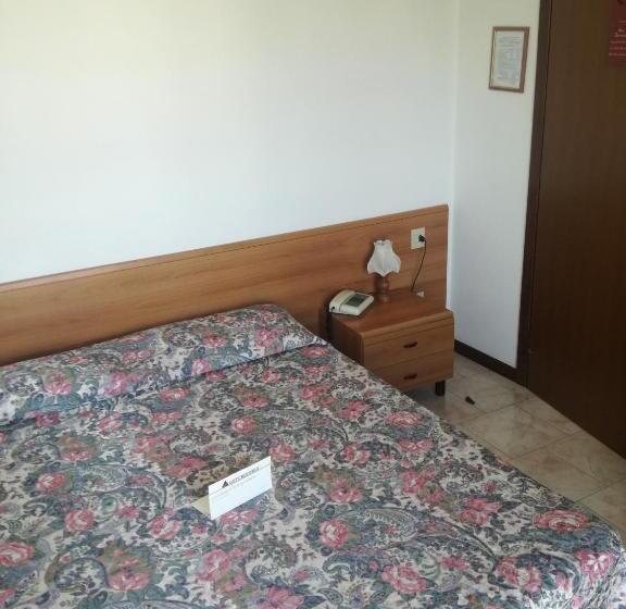 Трехместный Номер Стандарт с Балконом, Hotel MaxiHeron & Hotel MiniHeron