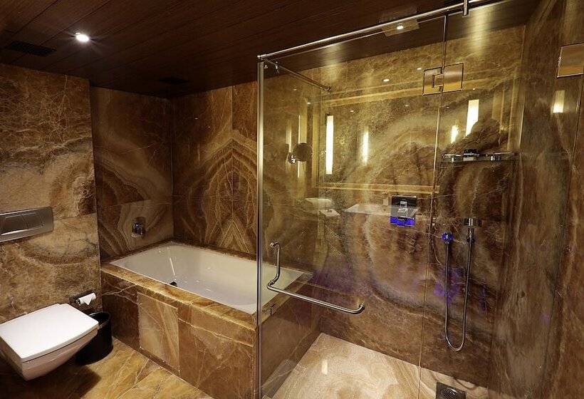 سوئیت با تخت بزرگ, Sahara Star