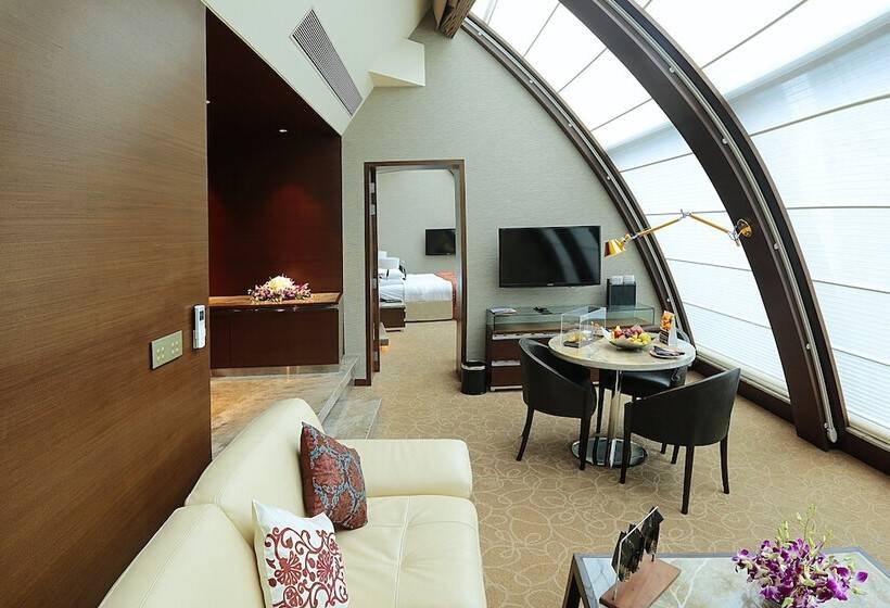 キングサイズベッドのスイートルーム, Sahara Star