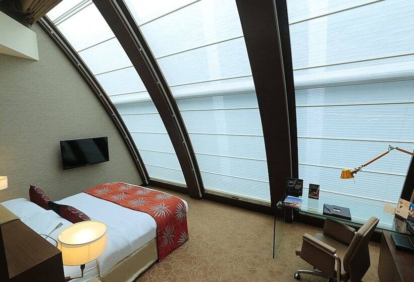 سوئیت با تخت بزرگ, Sahara Star